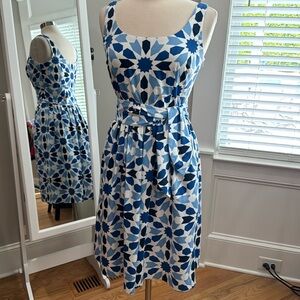 Maggy London Sz 6 Blue/White wide self belt pockets side zip GUC